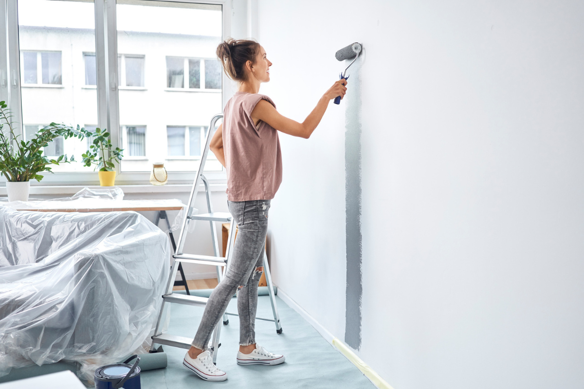 A real estate investor renovating an Arizona house using Kiavi fix and flip property renovation financing.